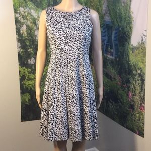 CALVIN KLEIN SLEEVELESS B&W MIDI DRESS Size 4-6